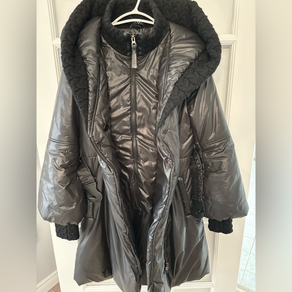 Mackage Puffer Coat in Black size M